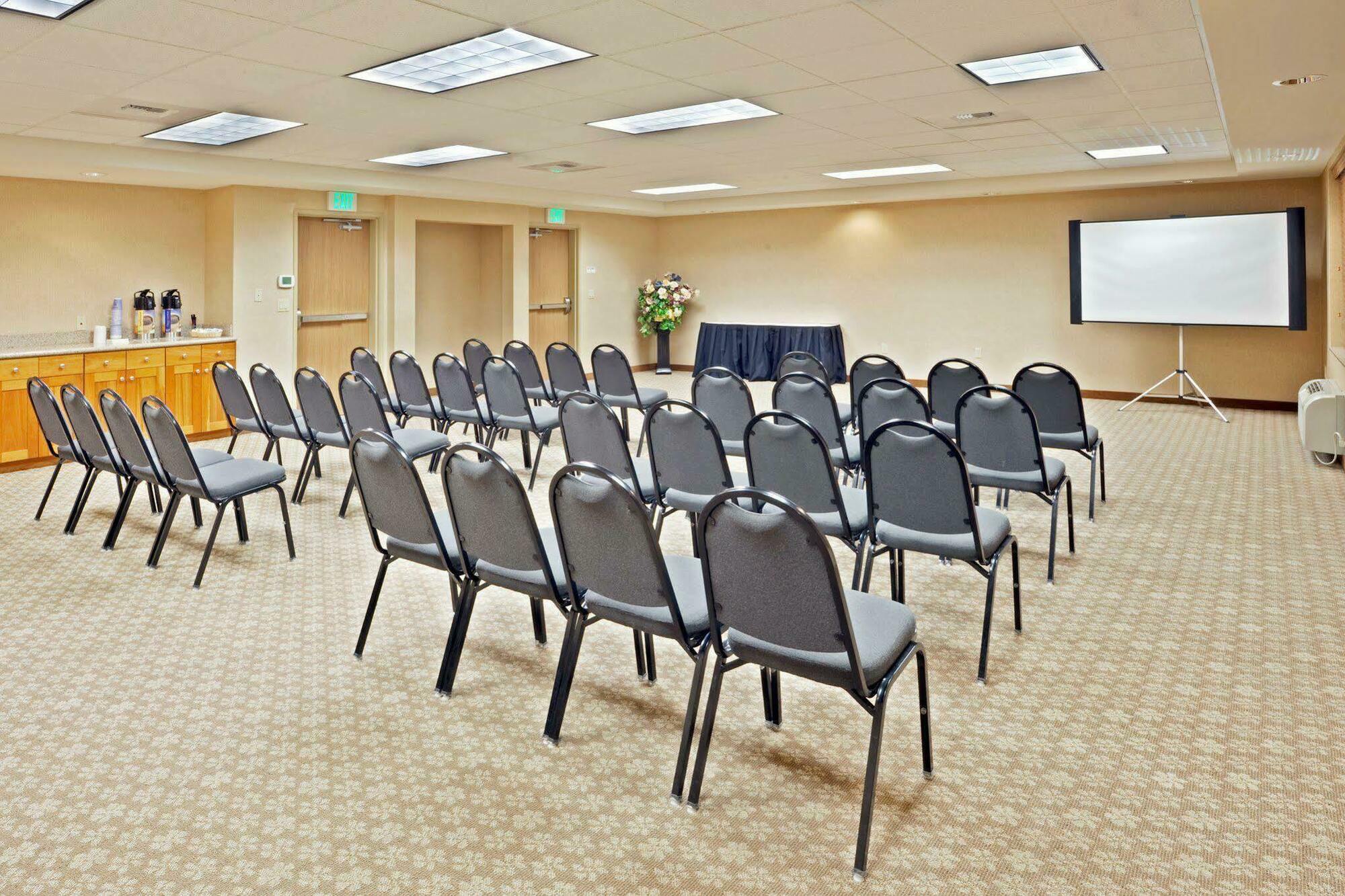 Holiday Inn Express & Suites Lacey - Olympia By Ihg Exterior foto
