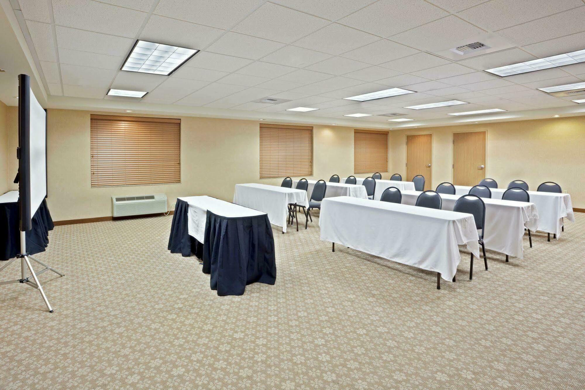 Holiday Inn Express & Suites Lacey - Olympia By Ihg Exterior foto